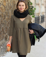 Robe réversible éco-responsable, robe kaki upcyclée, robe kaki évasée réversible, robe hiver tendance, robe kaki, robe kaki made in France, Robe kaki en laine, Robe éthique, Vêtement réversible, robe tendance éco-responsable, robe tendance réversible, vêtement femme made in France, Vêtement éthique, Robe made in France, Vêtement écologique.